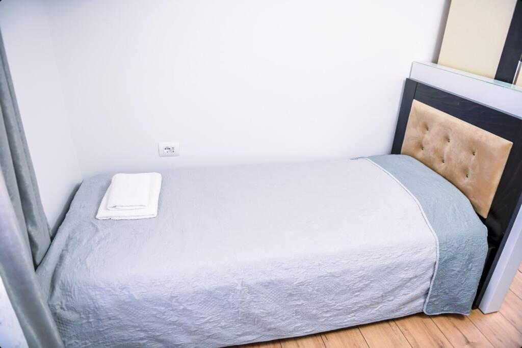 Magda Studio In Berat Center Luaran gambar