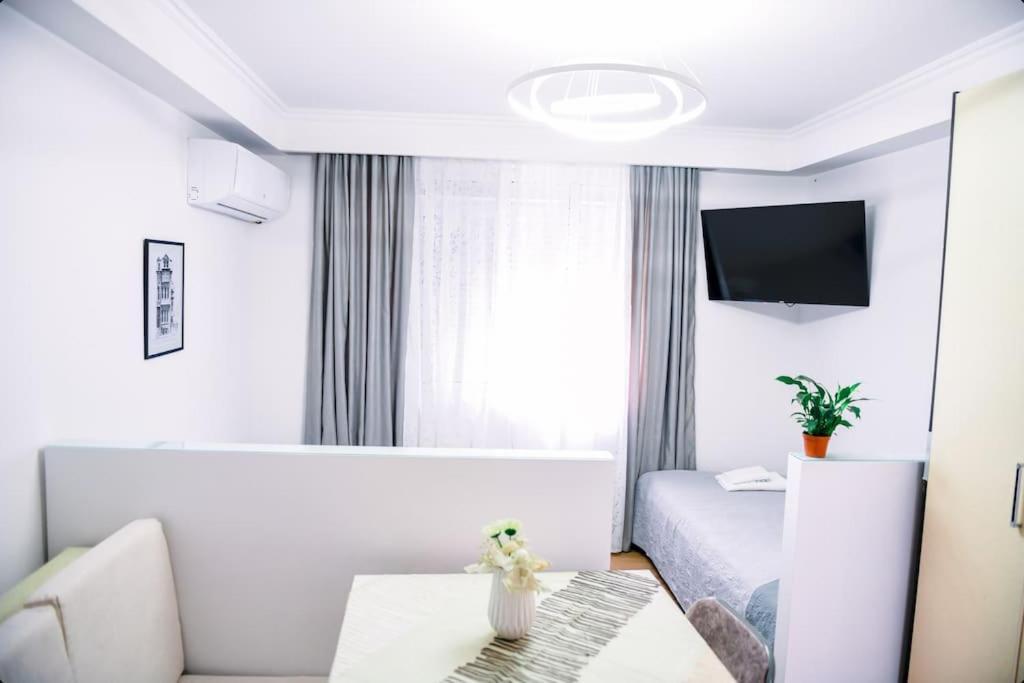 Magda Studio In Berat Center Luaran gambar