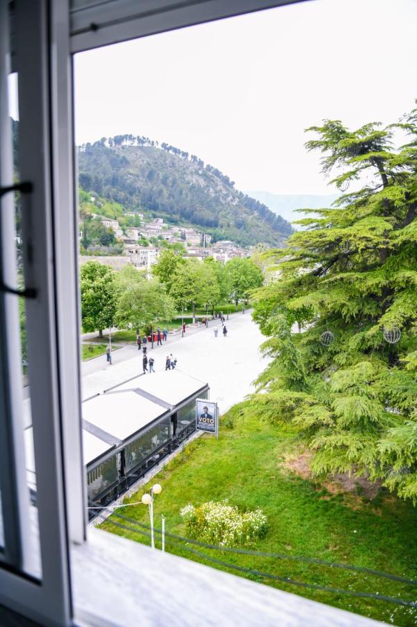 Magda Studio In Berat Center Luaran gambar