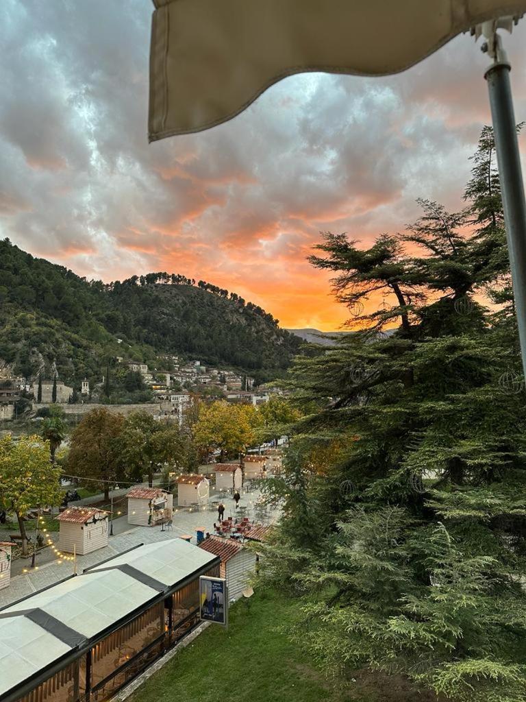 Magda Studio In Berat Center Luaran gambar
